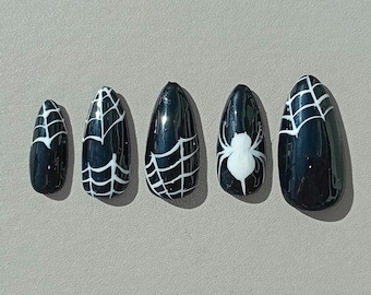 Spinnennetz Nägel