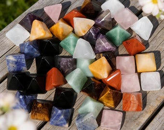 Mini Crystal Pyramid Figurine,Reiki Healing Crystals,Home Decor,Meditation Crystal Gift