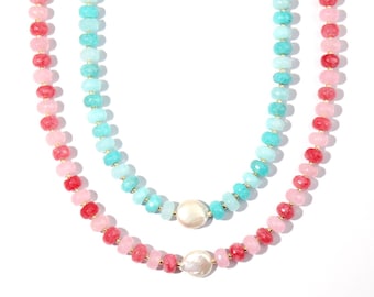 Collier ras du cou en perles rondes naturelles et perles baroques, collier bohème en cristal fait main, cadeau idéal pour toutes les occasions.