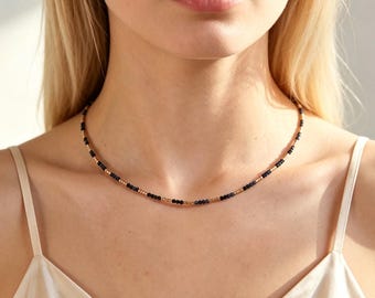 Collier ras du cou en perles de lapis-lazuli naturel de 2 mm, bijou délicat aux vertus spirituelles, cadeau bohème à superposer pour femme
