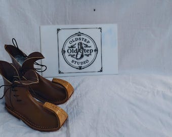 Handmade Medieval Leather Poulaines – Curved-Toe Renaissance Reenactment & Cosplay Boots