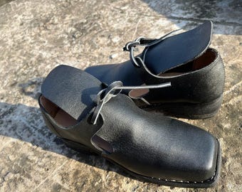 Handmade 17th Century Renaissance Shoes – Black Leather Medieval Reenactment Footwear