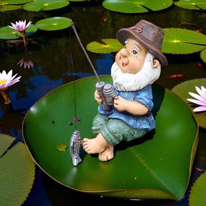 Funny Garden Gnome Fishing Statue, UV Resistant Resin Yard Decor, Spring Outdoor Gnome Gift for Patio & Garden Lovers, Perfect Lawn Decor