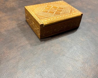Vintage hand carved wood box with hinged lid, unmarked