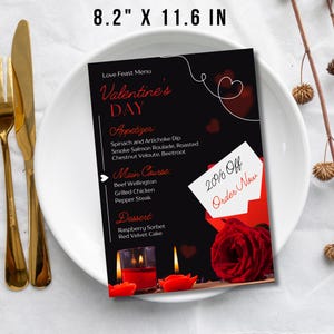 Peut inclure: Un menu de la Saint-Valentin, 21 x 29 cm, sur une assiette blanche avec des couverts dorés. Le menu propose des entrées, des plats principaux et des desserts, avec une rose rouge et des bougies. Texte : "20% Off Order Now".