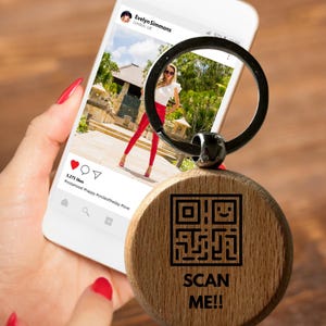 Chaveiro personalizado com código QR, compatível com Instagram e Spotify.