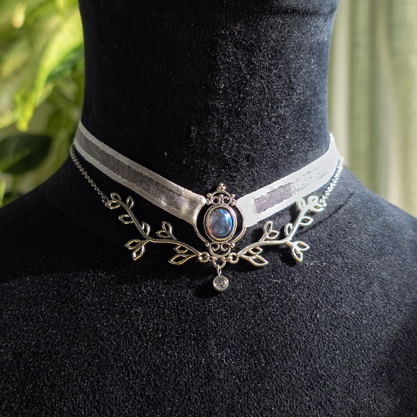 Girocollo in velluto con foglia elfica, collana gotica con gemme blu, gioielli Fairycore, regalo per strega della foresta