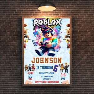Peut inclure: Une invitation encadr&eacute;e pour une f&ecirc;te d'anniversaire sur le th&egrave;me de Roblox. Le design pr&eacute;sente un personnage Roblox avec des cheveux color&eacute;s et un casque, tenant une manette de jeu. L'invitation comprend le nom "Johnson", l'&acirc;ge "5", la date, l'heure et les informations RSVP.