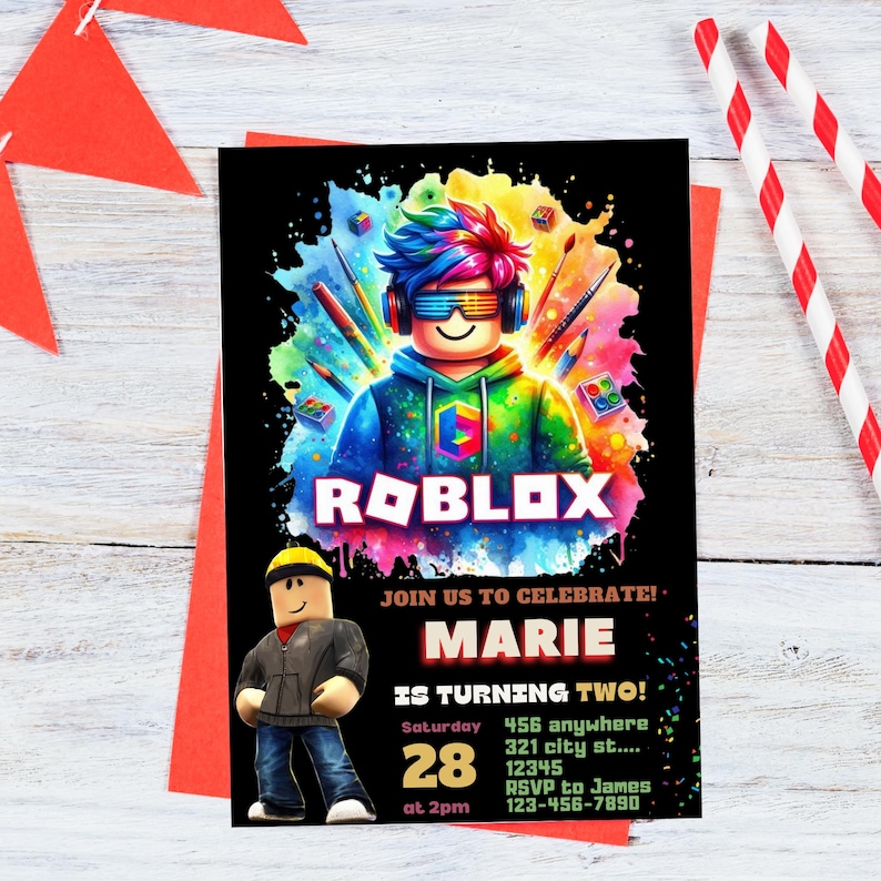 Pu&ograve; includere: Un biglietto d'invito nero a tema Roblox. La carta presenta un'illustrazione colorata di un personaggio di Roblox e il logo Roblox. Il testo recita "Unisciti a noi per festeggiare! Marie compie due anni!" con i dettagli dell'evento.