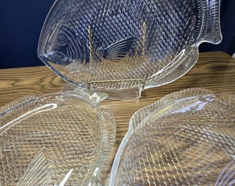 Vintage Oven-Proof USA Fish Plates – Set of 3