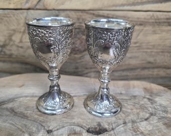 Antiek verzilverde mini steelcups, sierlijk Europees decoratief paar
