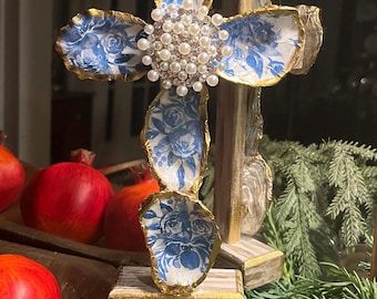 Oyster Cross, Free standing with Jeweled Center