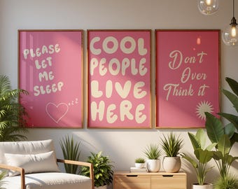 Set di 3 poster stampabili con tipografia rosa, stampe con citazioni carine, "Qui vivono persone fantastiche", decorazioni per la camera da letto, download digitale estetico.