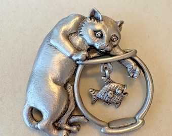 Vintage JJ Jonette Pewter Tone Cat & Fish in Fishbowl  2" Brooch