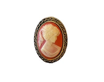 Vintage Peri Carved Cameo Brooch Pin Pendant Pink and White Gold Toned Braided