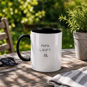 Papa läuft Tasse I Geschenk für Papa I Vatertag Geschenk I Laufsport Papa I Minimalistische Tasse mit Spruch