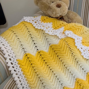 Victorian Ripple Baby Afghan Yellow Gradient Color With White Lace Style Border -Free Shipping to US