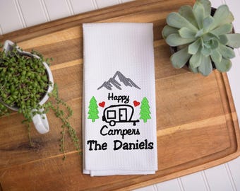 Paño de cocina bordado personalizado &quot;Happy Camper&quot;, regalo de Navidad para amantes de las actividades al aire libre, decoración para autocaravanas, regalo de cumpleaños para campistas