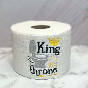 Embroidered Toilet Paper Roll King Of The Throne, Fathers Day Gift For Dad, Novelty Toilet Paper, Men&#39;s Bathroom Decor, Birthday Gag Gifts