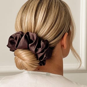 Silk Hair Scrunchie Premium 19 Momme – Brown, Gentle, No Hair Breakage, No Marks