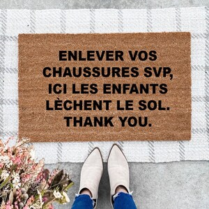 Veuillez enlever vos chaussures pendant que les enfants lèchent le sol Paillasson personnalisé, cadeau de pendaison de crémaillère, veuillez enlever vos chaussures, chaussures interdites, pas de chaussures à l'intérieur French