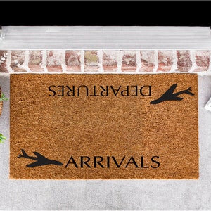 Felpudo de aviación piloto personalizado - Regalo de inauguración de la casa - SALIDAS LLEGADAS Alfombra de bienvenida - Decoración personalizada del hogar
