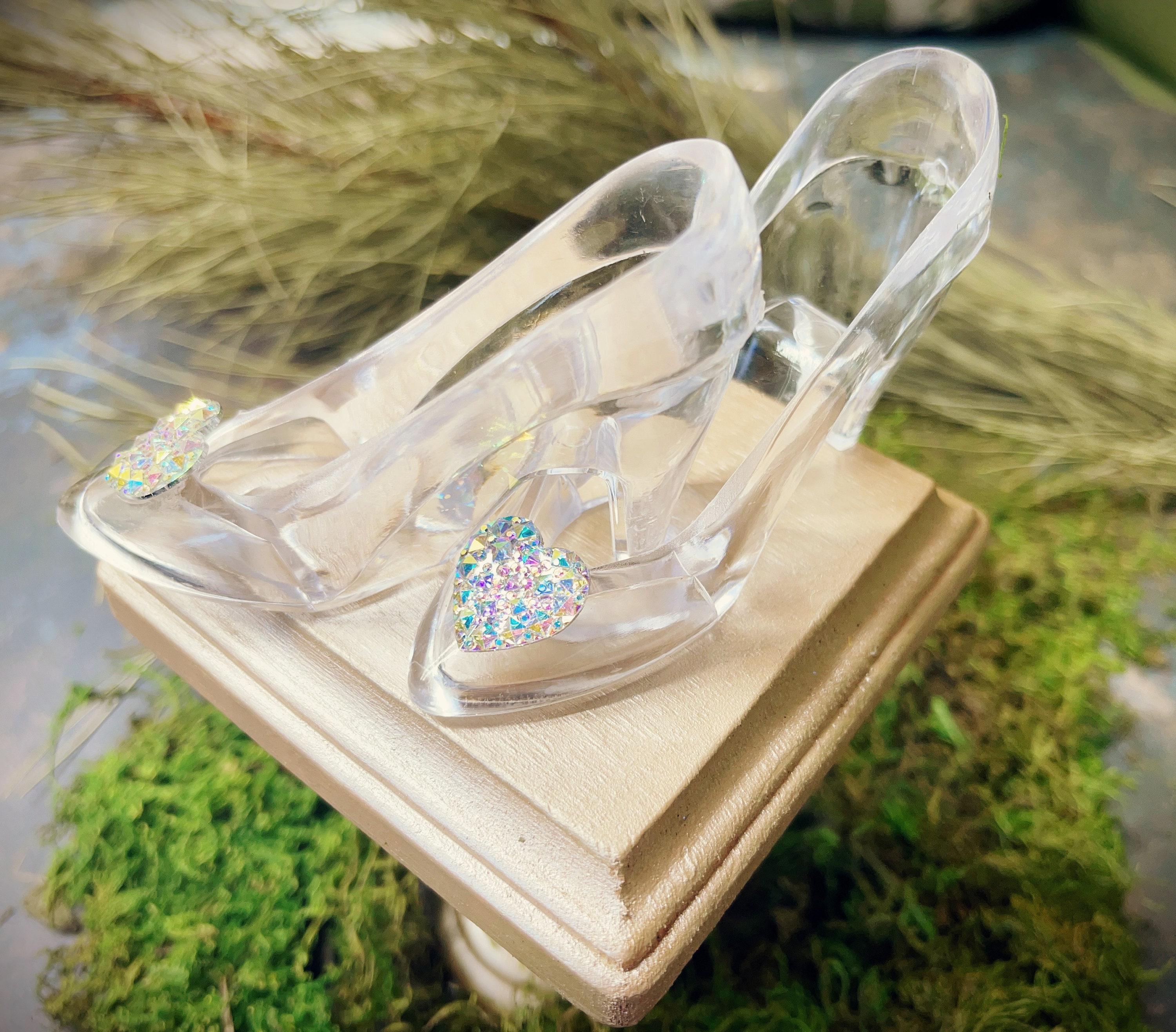 shoes, glass slippers, cinderella shoe, beautiful shoes, prom shoes, sheer,  crystal, red shoes, high heels, wedding shoes, elegant, classy, silver,  gold - Wheretoget