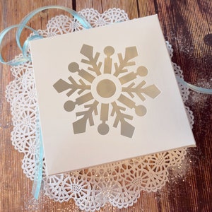 Snowflake Bakery Boxes, Window Cookie Box, Small Gifts, Frozen Party, 2 boxes, free shipping