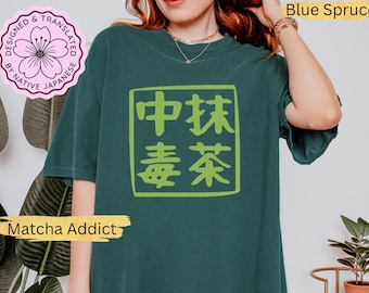 Matcha Addict Aesthetic-shirt | Retro Japanse streetwear | Gezellige groene theeliefhebber cadeau voor haar | Zacht wasabigroen kawaii T-shirt met print