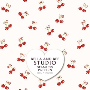 Puede incluir: Un patrón continuo de cerezas rojas con tallos verdes atados en lazos sobre un fondo blanco. Una etiqueta central en forma de corazón blanco muestra el texto BELLA AND BEE STUDIO SEAMLESS PATTERN JPEG 300dpi en letras gris oscuro.