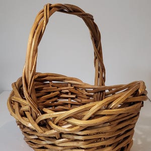 Vintage Handwoven Wicker Basket with Handle – Rustic Cottagecore Farmhouse Decor