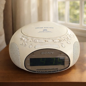 Radio despertador Sony Dream Machine ICF-CD831 vintage con reproductor de CD