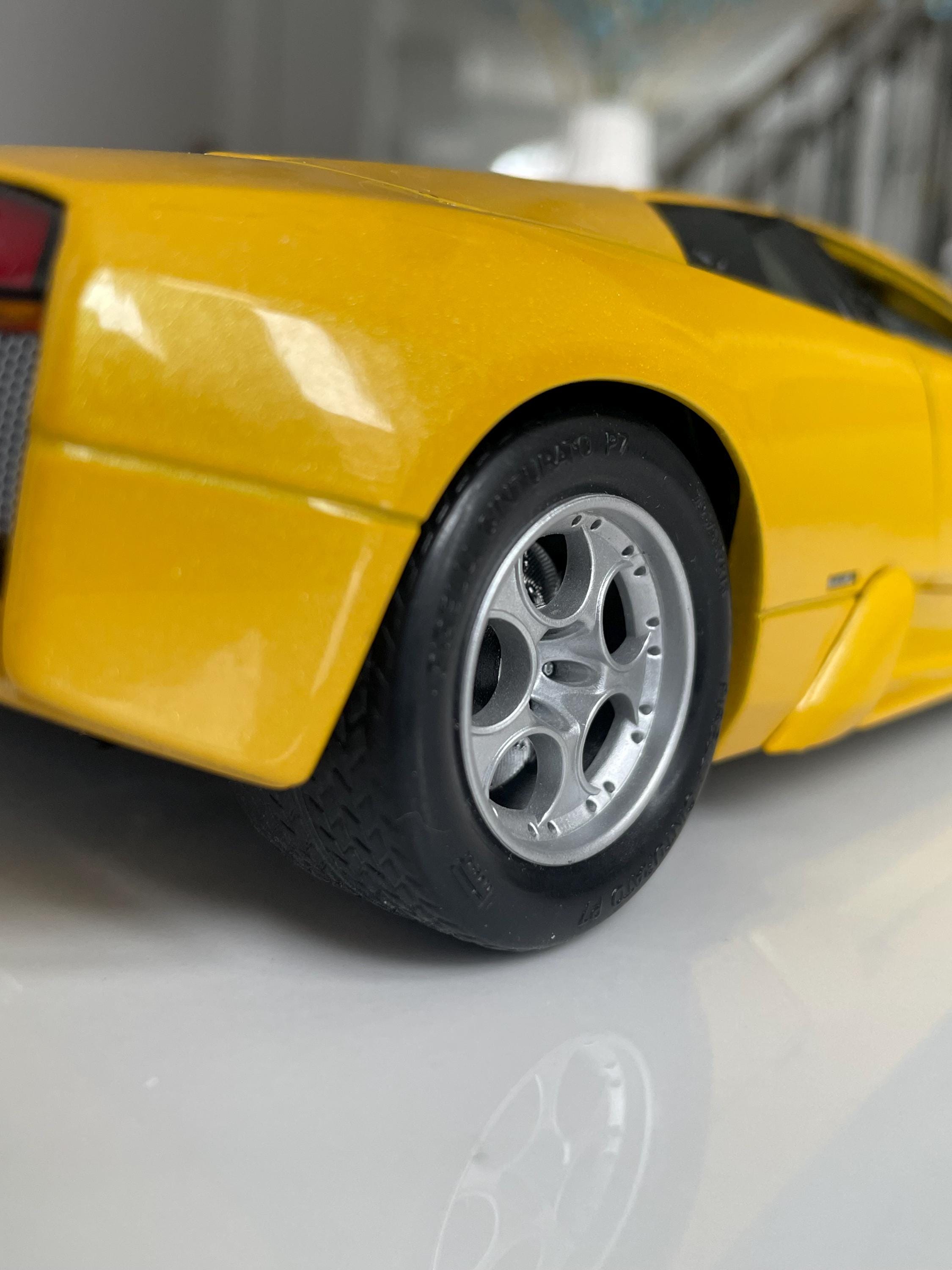 Maisto 1:18 Lamborghini Murciélago Yellow Diecast Car Model – 1st