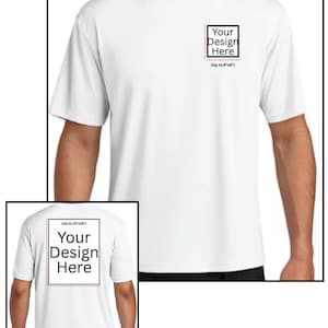 Op de afbeelding: Een effen wit t-shirt met korte mouwen en een vierkante tijdelijke aanduiding op de linkerborst met de tekst Your Design Here en (Up to 4"x4"). Een kleinere inzet toont de achterkant met een grotere tijdelijke aanduiding en de tekst (Up to 13"x19").