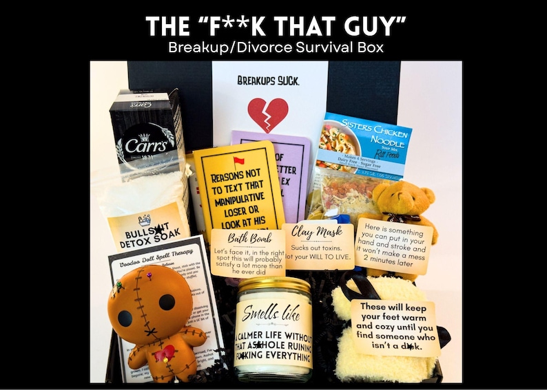 Puede incluir: Una caja de supervivencia para rupturas con varios art&iacute;culos, incluyendo una mu&ntilde;eca vud&uacute;, una bomba de ba&ntilde;o, una mascarilla de arcilla, galletas y una vela. La caja incluye el texto "The F**k That Guy" y "Breakup/Divorce Survival Box".