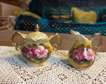 Juego de azucarero y lechera vintage Enesco Japan Lustreware con diseño floral dorado iridiscente.