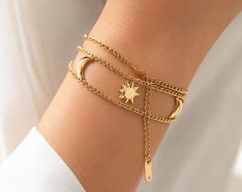Goldenes Sonnen- und Mond-Armband von Feel Amara • 18 Karat vergoldetes, wasserfestes Charm-Armband • Mehrlagiger Schmuck • Geschenk für Sie