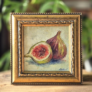 Bodegón rústico de higos, pintura al óleo con marco dorado vintage: arte de cocina realista y texturizado.