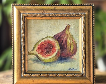 Bodegón rústico de higos, pintura al óleo con marco dorado vintage: arte de cocina realista y texturizado.