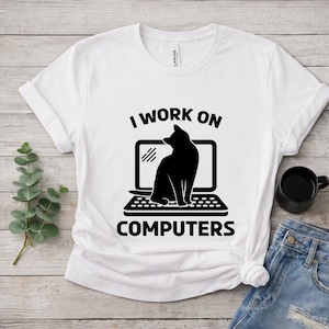 Camiseta "Trabajo con ordenadores", regalo divertido para amantes de los gatos, camiseta de gato para informáticos, camiseta para nerds de la informática, camiseta para trabajar desde casa, regalo para mamás de gatos programadoras.