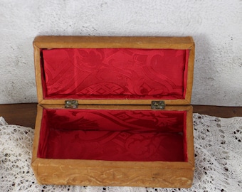 Vintage geschnitzte Leder Schmuckschatulle - Aufbewahrungsort für antike Schmuckstücke