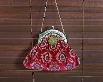 Bolso estilo flapper de terciopelo antiguo: bolso Art Déco rojo y verde con cierre de beso