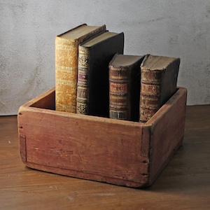 Rustic Vintage Wooden Box – Vintage Farmhouse Storage, Primitive Decor, Country Cottage Home