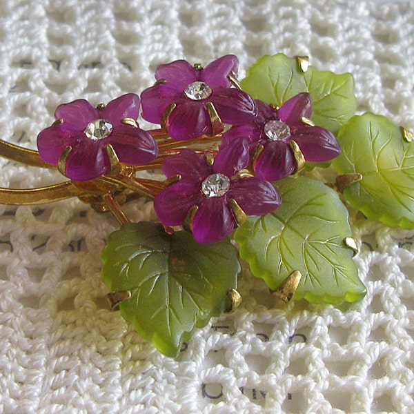 Vintage Awesome floral Brooch - (MY)