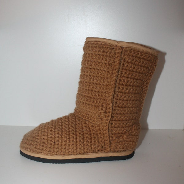 Patrón de botas de crochet-----Botas inspiradas en UGGS CASTAÑO de estilo clásico-----Ropa de calle al aire libre----Mujeres 5-10