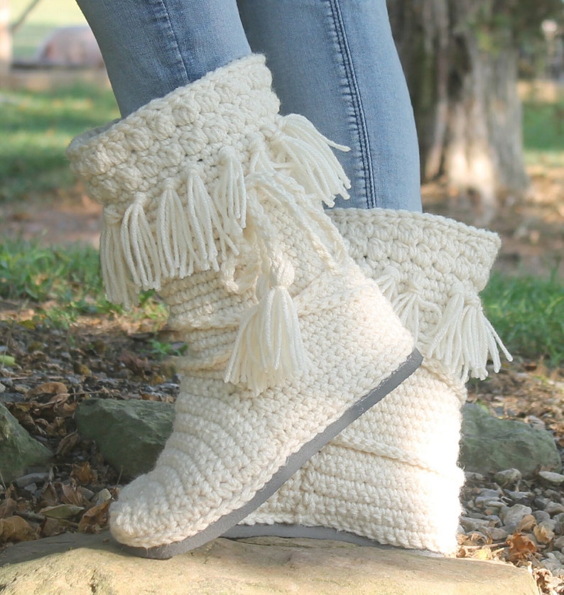 Patrón de botas de crochetNUEVO FRINGE MUKLUKS úselos al aire libreropa de callecálido y acogedor talla de mujer 5-10 imagen 1