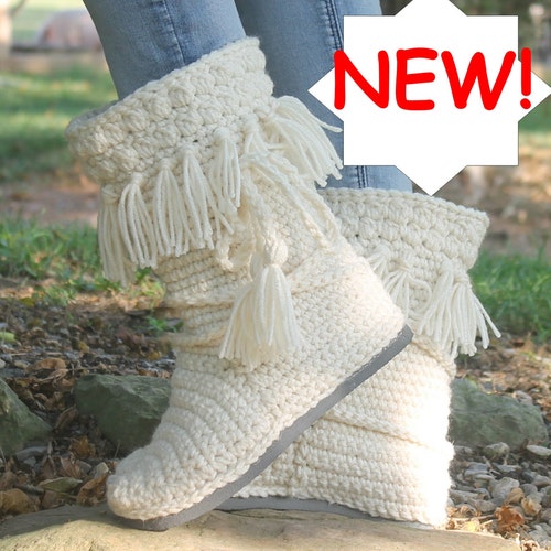 Crochet Boots Pattern-------NEW! Fringe MUKLUKS-------- Wear Them outdoors------streetwear-----warm and Cozy Womens Size 5-10