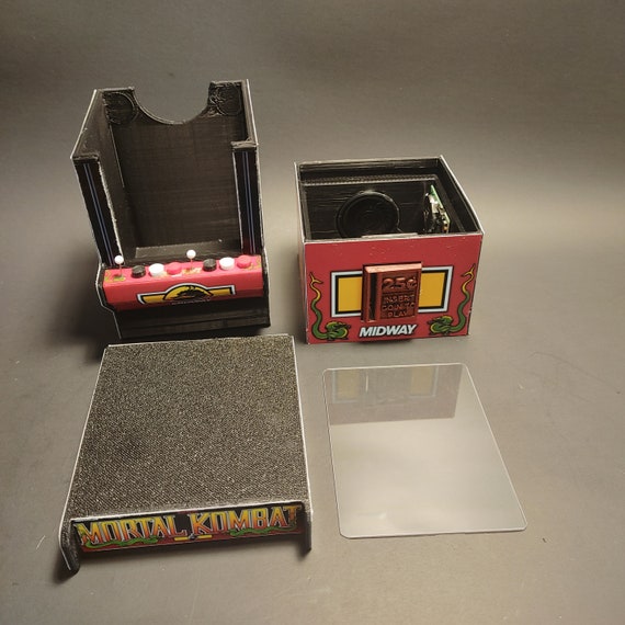 Mortal Kombat トレーディングカード 、ボックス Mortal Kombat Minatare Arcade Cabinet MTG Deck Box. Holds