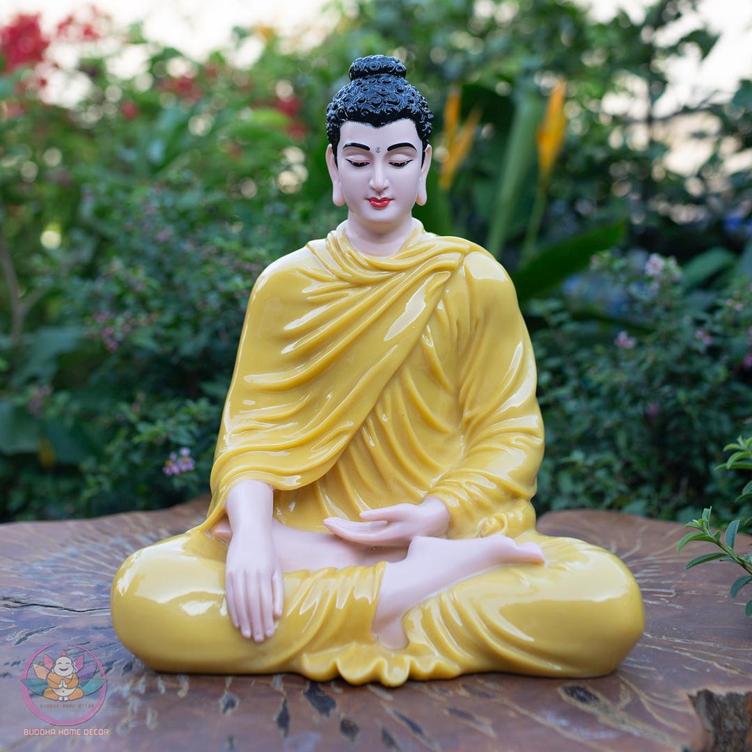 Shakyamuni Buddha Statue – Glossy Yellow Robe Meditation Sculpture