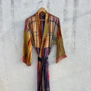 Senapsgul tie dye kimono, handgjord maximorgonrock, hippie loungewear, kimonoklänning, resortkläder